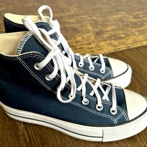 Never worn Chuck Taylor All Star Lift Platform